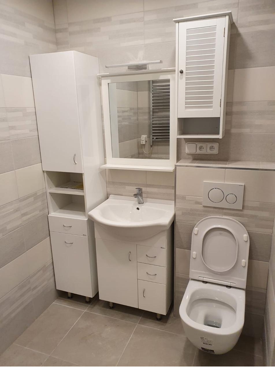 Rekonstrukce koupelny – umyvadlo, WC, skříňky